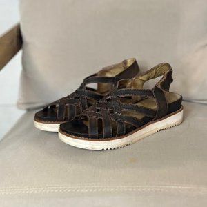 Eileen Fisher Strappy Leather Sandals in Brown - Size 6.5